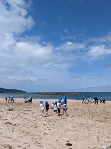 海岸清掃に行きました