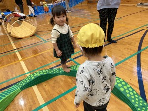 親子遠足に行きました（１歳児もも組）