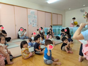 お誕生会がありました（０、１、２歳児）