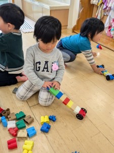 １１月のお誕生会がありました（０、１、２歳児）