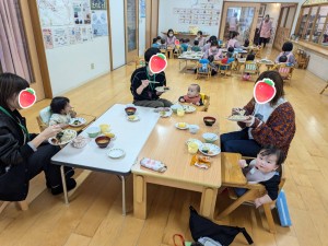 １１月のお誕生会がありました（０、１、２歳児）