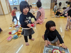 １１月のお誕生会がありました（０、１、２歳児）