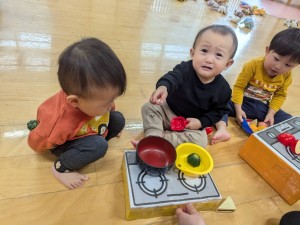 １１月のお誕生会がありました（０、１、２歳児）