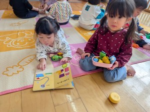 １月のお誕生会がありました（０、１、２歳児）
