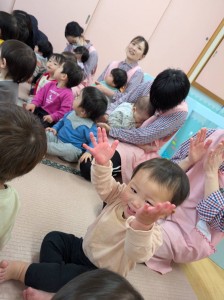 ３月のお誕生会がありました（０、１、２歳児クラス）