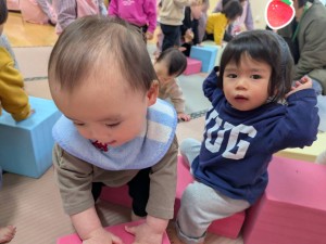 ３月のお誕生会がありました（０、１、２歳児クラス）