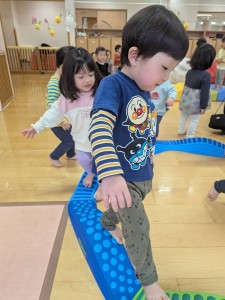 ３月のお誕生会がありました（０、１、２歳児クラス）