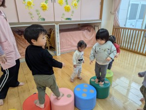 ３月のお誕生会がありました（０、１、２歳児クラス）