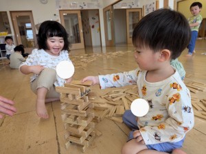 ４月のお誕生会がありました（０．１．２歳児クラス）