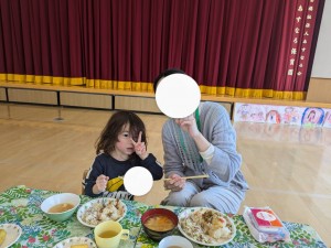 ４月のお誕生会がありました（０．１．２歳児クラス）