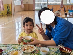 ４月のお誕生会がありました（０．１．２歳児クラス）