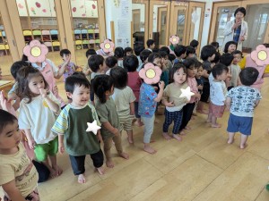 ５月のお誕生会がありました（０．１．２歳児クラス）