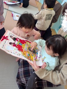 １１月のお誕生会がありました（０・１・２歳児）