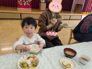 誕生会がありました（０・１・２歳児）