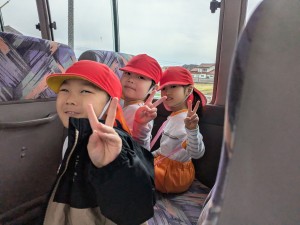 梨の花粉づけに出掛けました♪（５歳児さくらぐみ）