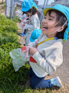 よもぎ摘みに出かけました☆