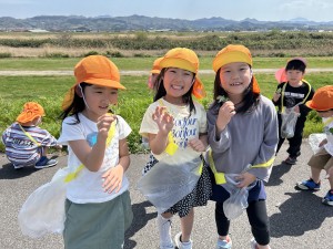 よもぎ摘みに出かけました☆