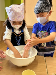おやき作りをしました！（５歳児さくらぐみ）