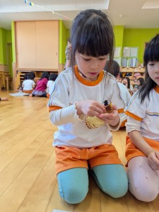 たけのこの皮むきをしました♪（５歳児さくらぐみ）